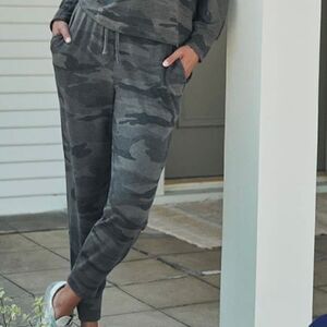 Splendid Supersoft Camo Jogger